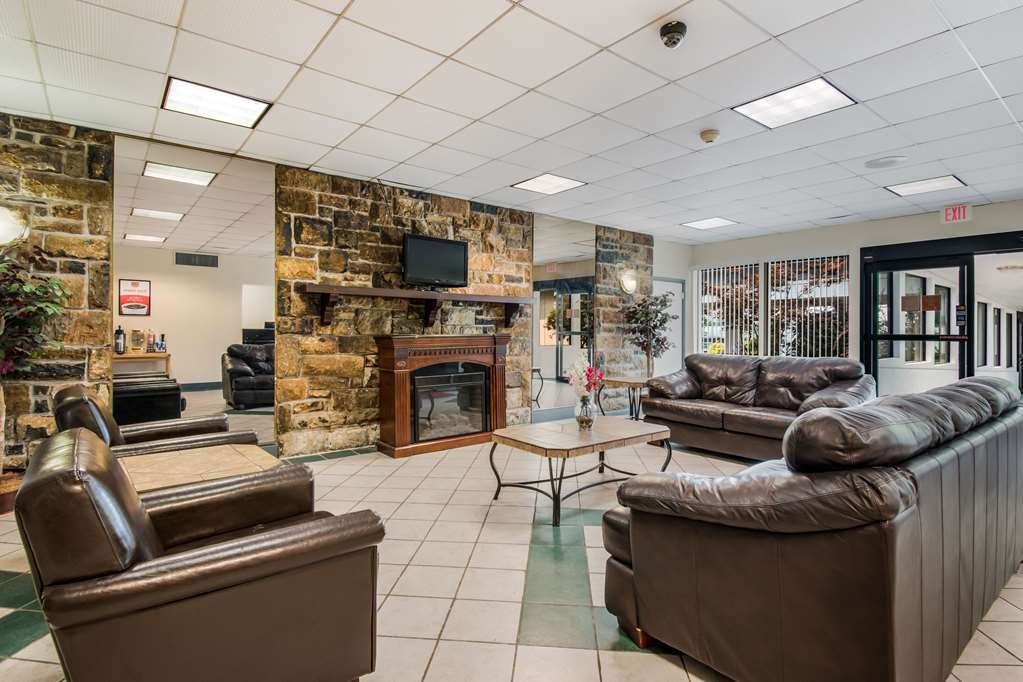 Econo Lodge Inn & Suites Chambersburg Central - photo 5