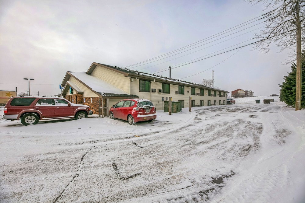 Hotel 8 Fergus Falls - photo 38