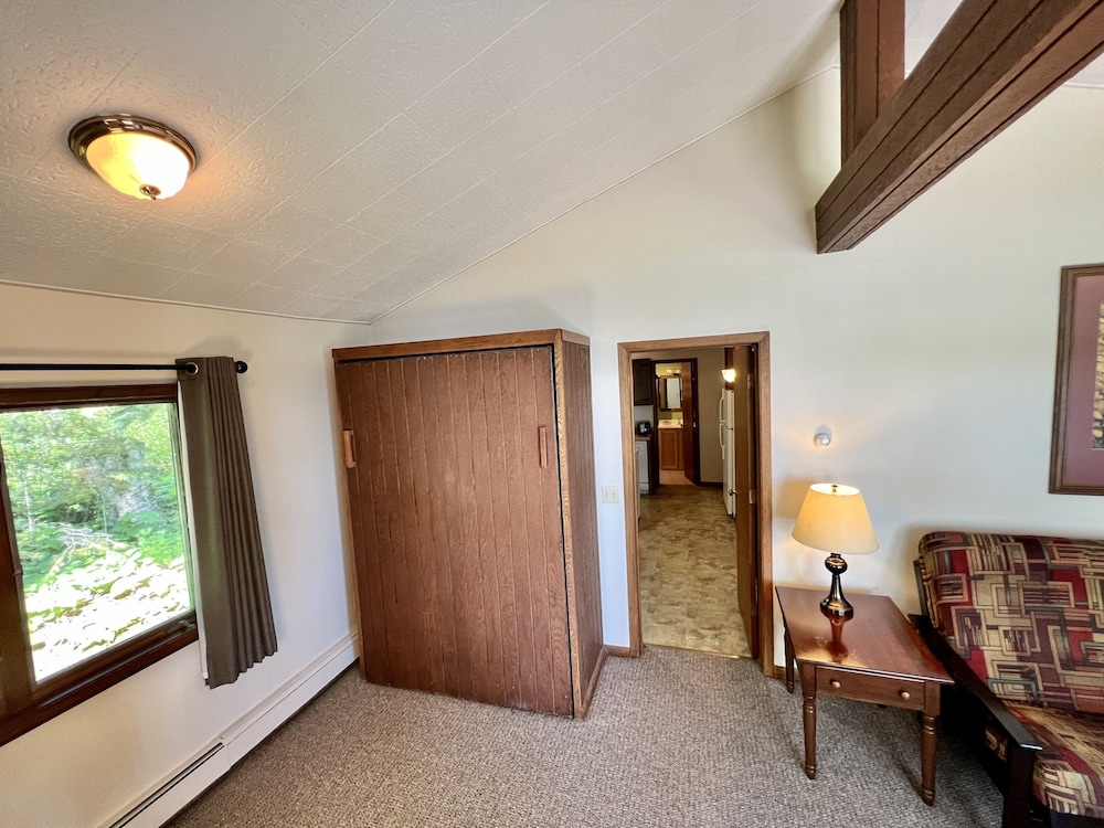 Thomsonite Beach Inn - photo 12