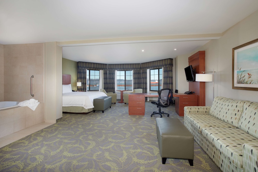 Hampton Inn and Suites Astoria - photo 46