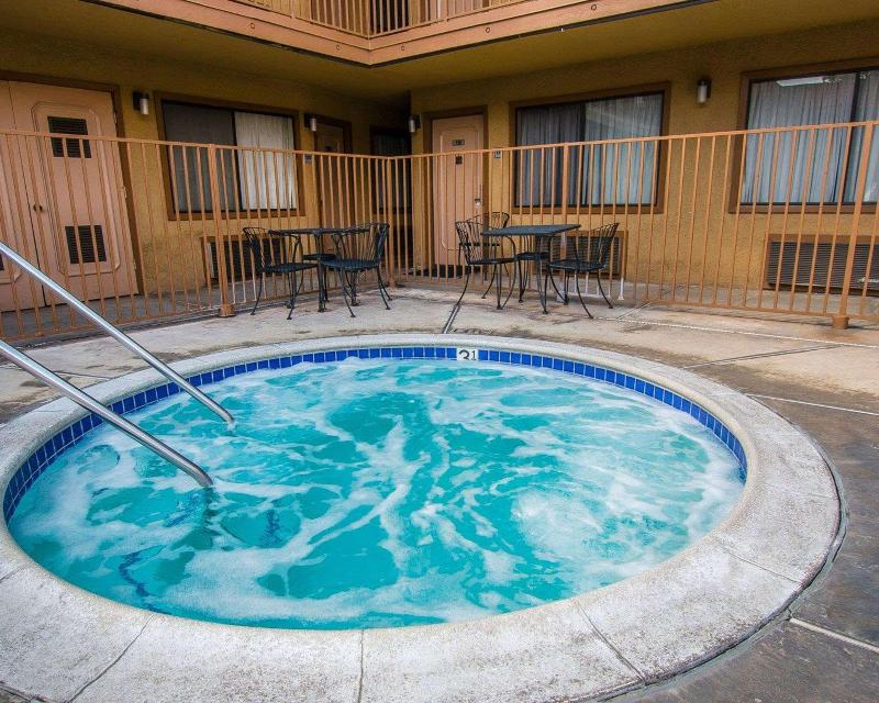 Palm Inn Hotel near Tyler Mall Riverside - photo 28