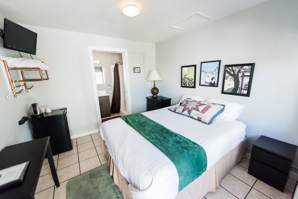 Riverwalk Inn - photo 13