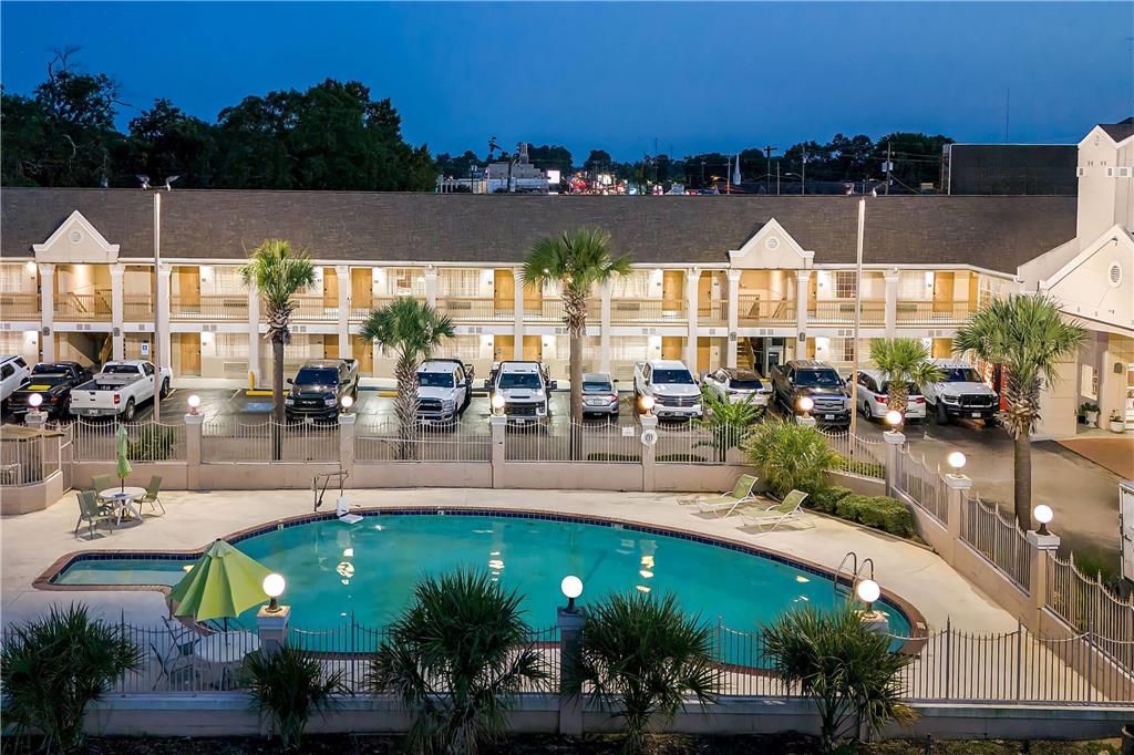 Days Inn by Wyndham Nacogdoches SFA University Downtown - photo 8