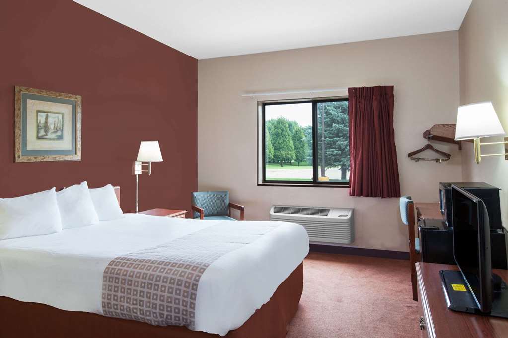 Super 8 by Wyndham Mason City - photo 13