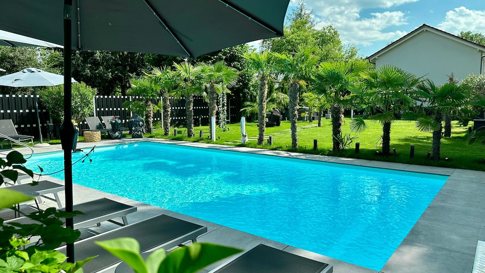 Villa Tropicana Berlin Potsdam — 5-Star Luxury Hotel in Teltow, Germany
