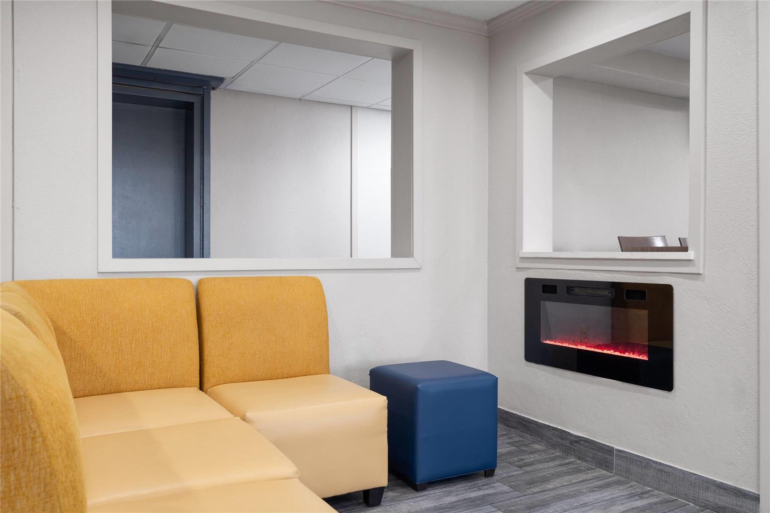 Days Inn By Wyndham Davenport - photo 4