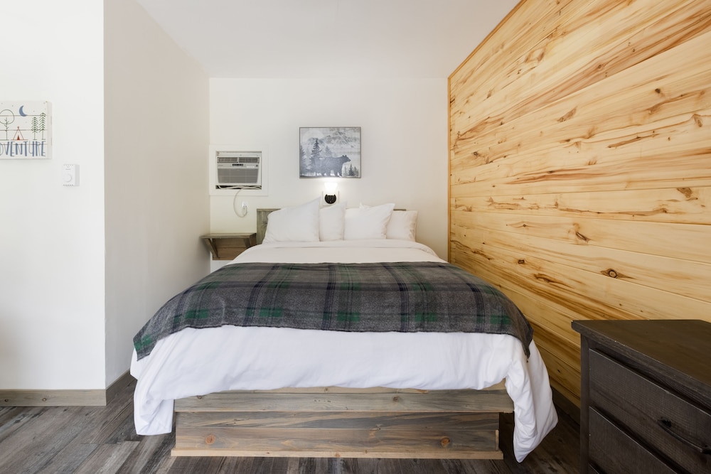 Beargrass Lodging and RV Resort - photo 10