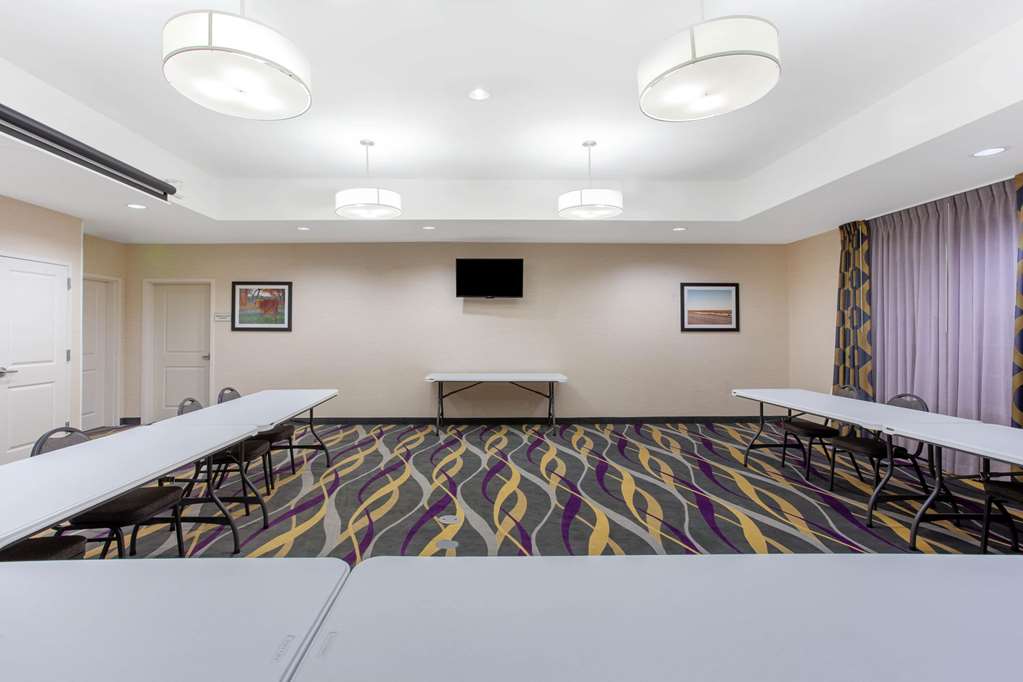 La Quinta Inn & Suites by Wyndham Luling - photo 24