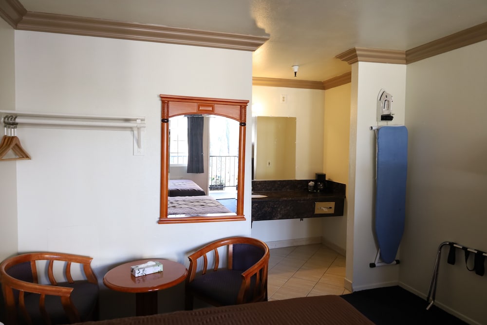 Lambert Inn — Whittier — photo 5