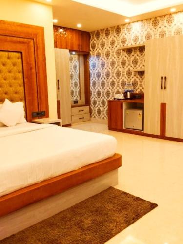 Red Rose Resort — Unknown City — photo 2