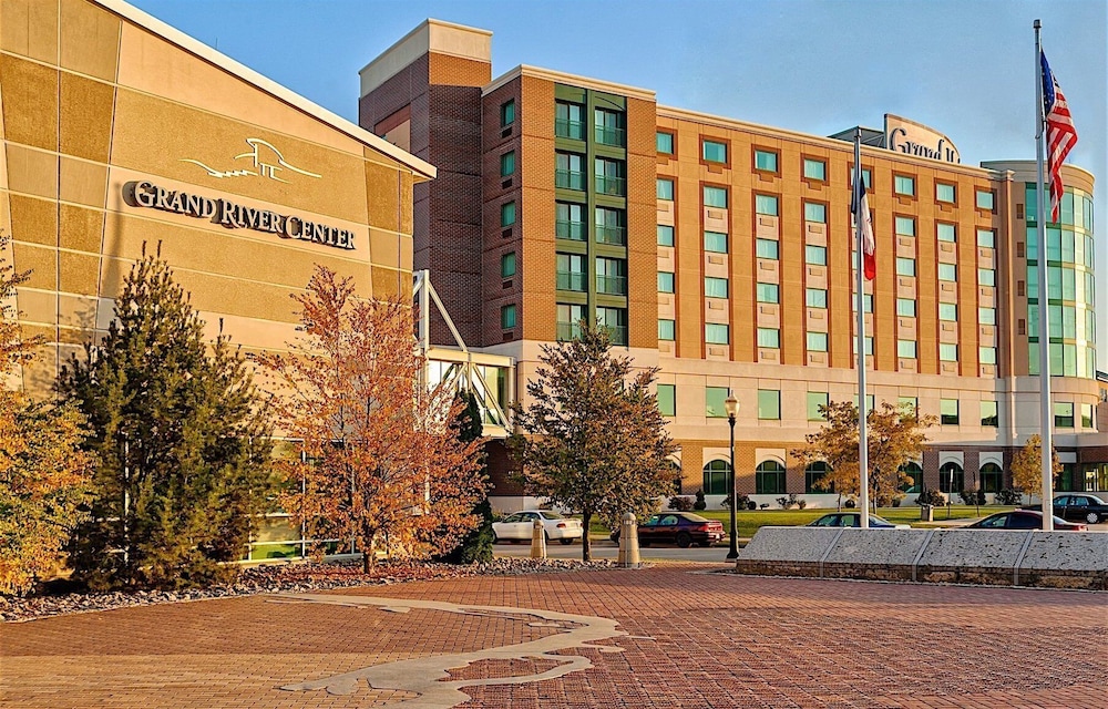 Grand Harbor Resort and Waterpark — hotel in Dubuque