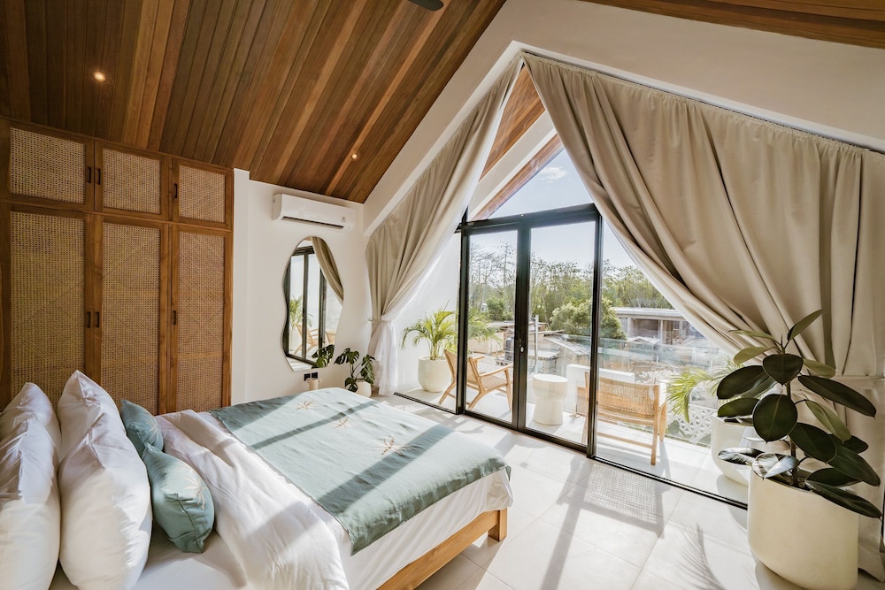 Villa Mulia Uluwatu — 4-Star Luxury Hotel in Pecatu, Indonesia