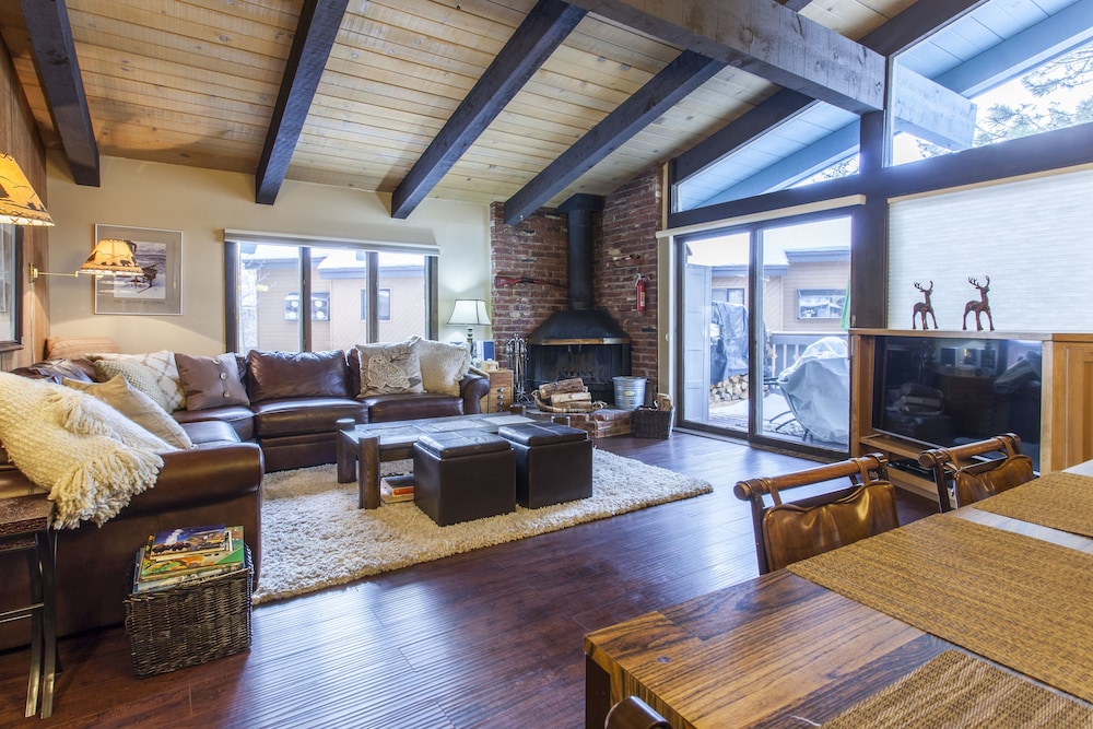 Chateau Sans Nom 17 — 4-Star Luxury Hotel in Mammoth Lakes, United States
