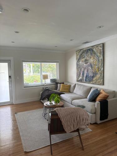 Charming two Bedroom in the Gables For Rent — 4-Star Luxury Hotel in Miami, United States