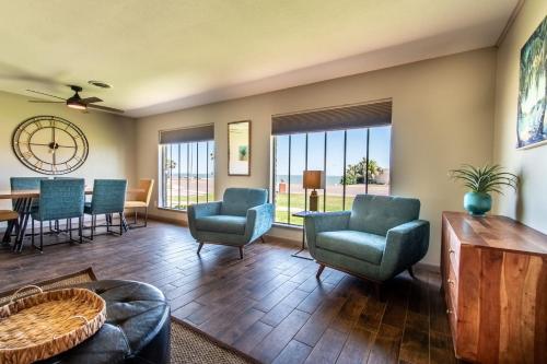 Water View Ocean Drive Retreat Awaits in Corpus Christi, United States