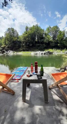 Vikendica Krivaja sa bazenom i privatnom plažom in Zavidovici, Bosnia and Herzegovina