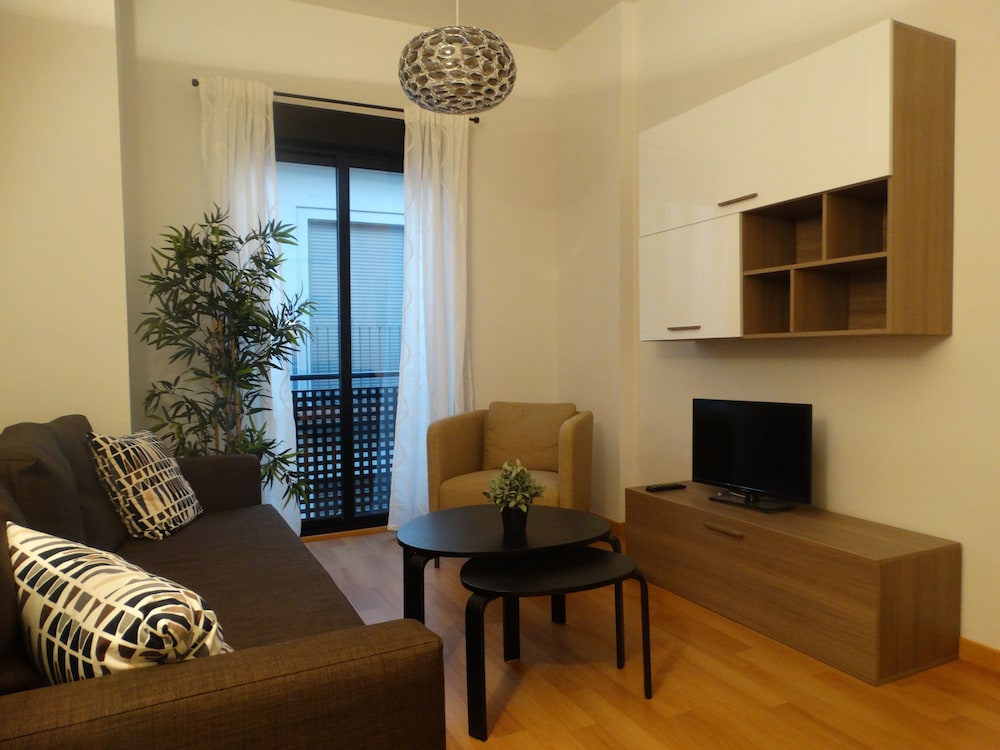 Málaga Apartamentos Jinetes 14 — 4-Star Luxury Hotel in Malaga, Spain