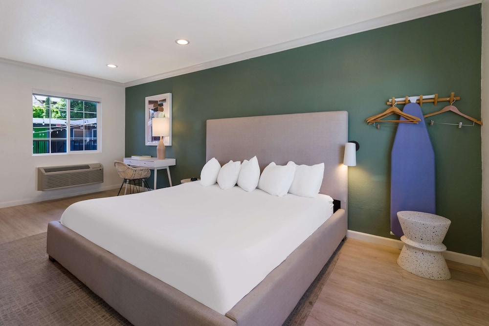Signature Inn Oakland - photo 29