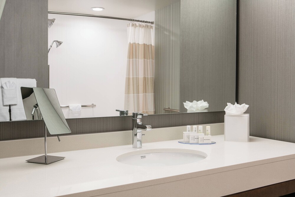 Courtyard by Marriott Omaha Bellevue Beardmore Event Center - photo 18