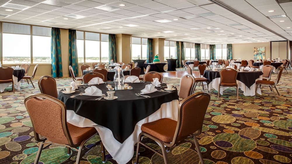 Holiday Inn & Suites Overland Park West by IHG - photo 44