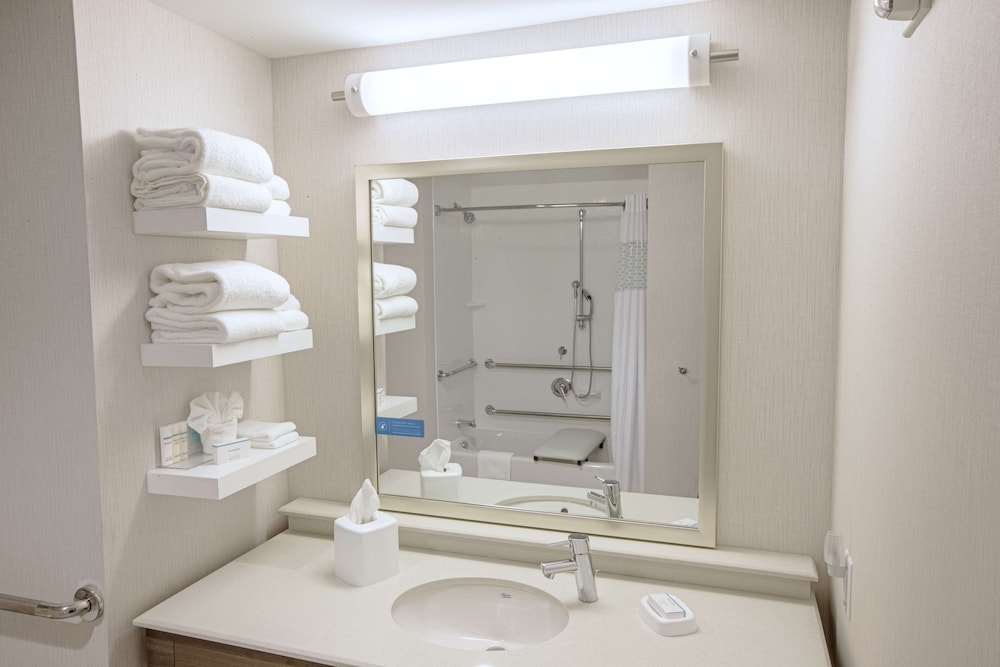 Hampton Inn by Hilton Amesbury - photo 22