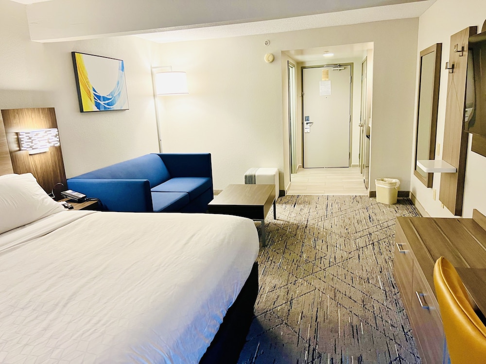 Holiday Inn Express Madison by IHG - photo 13