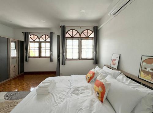 Miq Hk611 Huai Khwang 4Br Jodd Fair