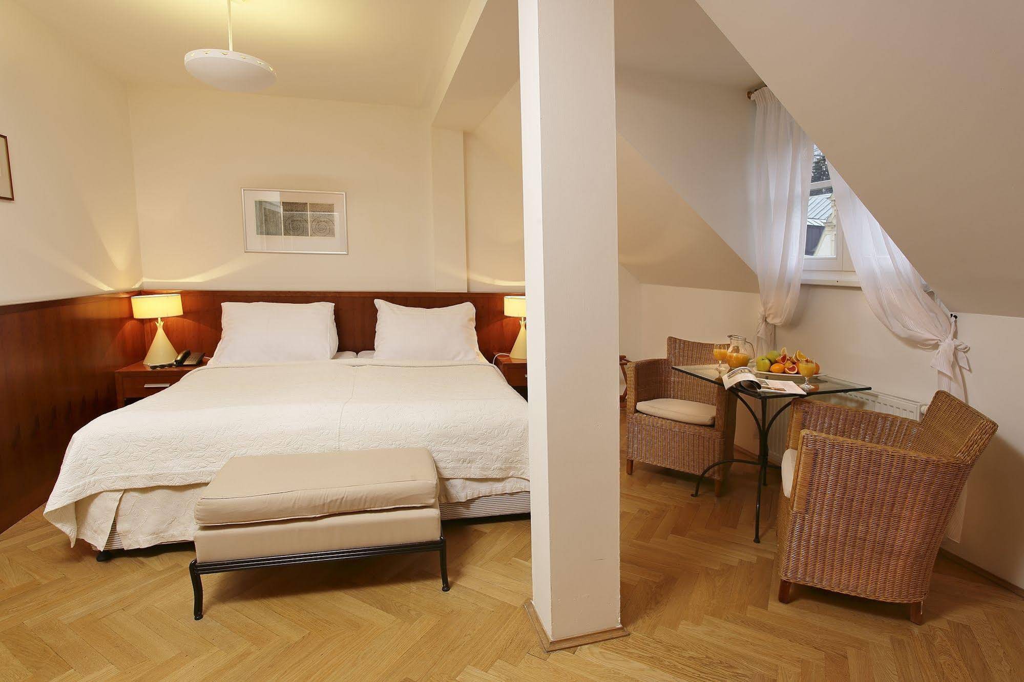 Hotel Palatin — 4-Star Luxury Hotel in Karlovy Vary, Czech Republic