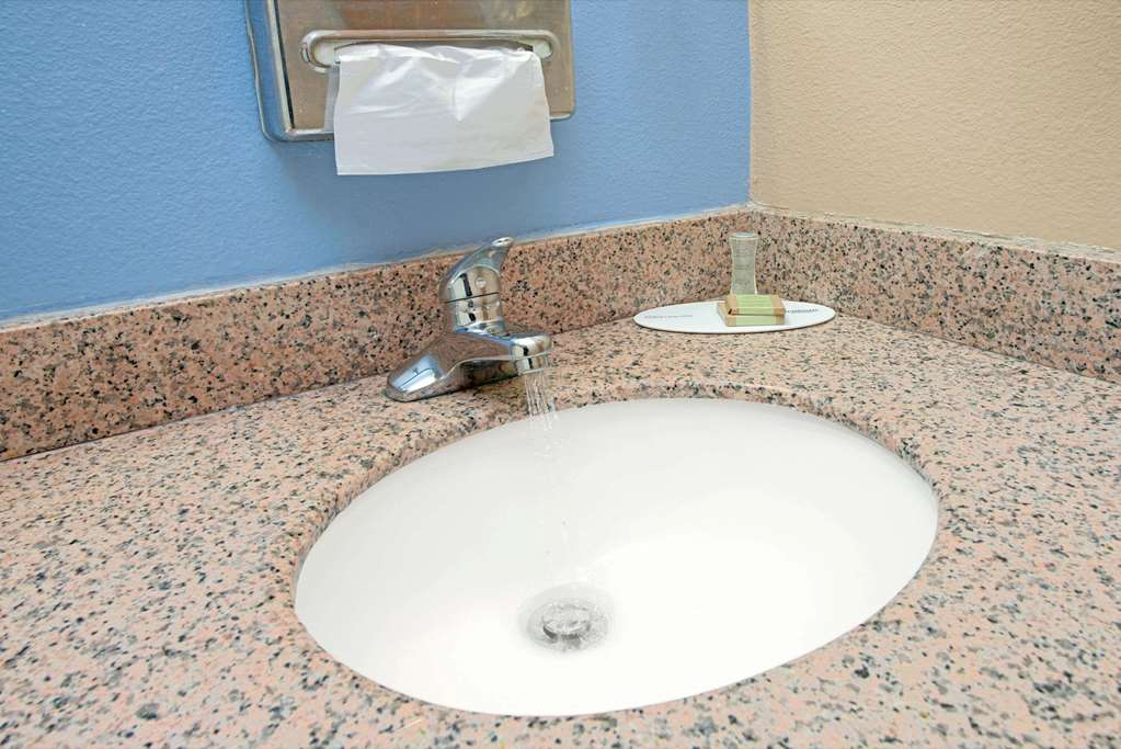 Super 8 by Wyndham Pontoon Beach IL St. Louis MO Area - photo 6