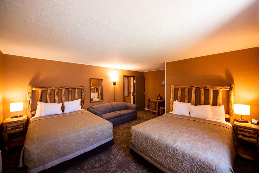 Super 8 by Wyndham Bridgeview of Mackinaw City - photo 8