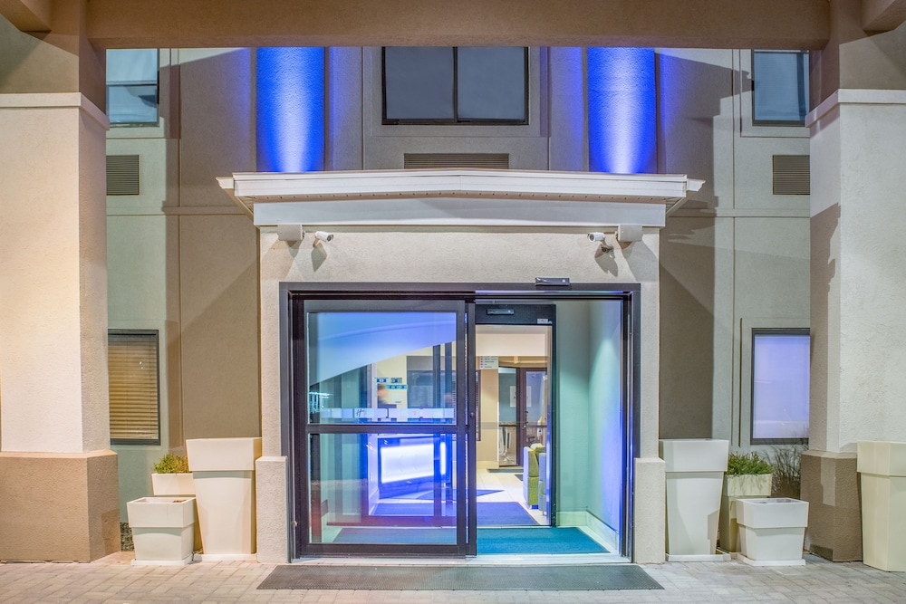 Holiday Inn Express Howe by IHG - photo 34