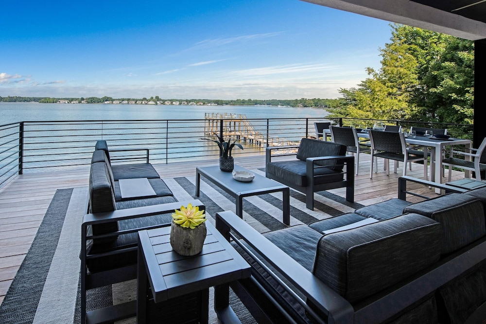 Sterling on Strawpocket — 4-Star Luxury Hotel in Mooresville, United States