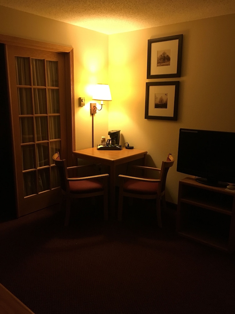 Moose Lake Lodge & Suites - photo 20