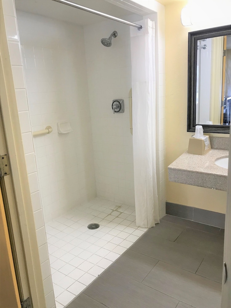 Days Inn by Wyndham Ridgeland South Carolina - photo 21