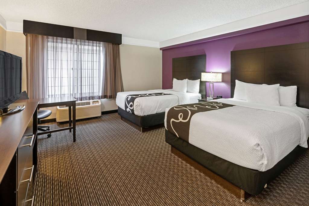 La Quinta Inn & Suites by Wyndham Phoenix Scottsdale - photo 17