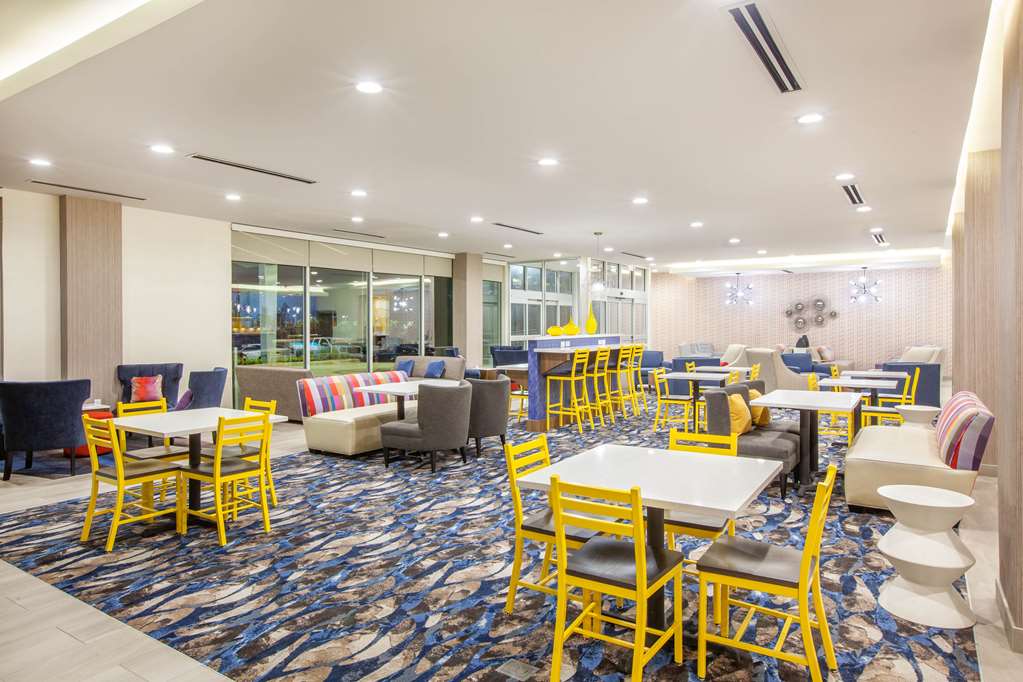 La Quinta Inn & Suites by Wyndham Dallas Duncanville - photo 8