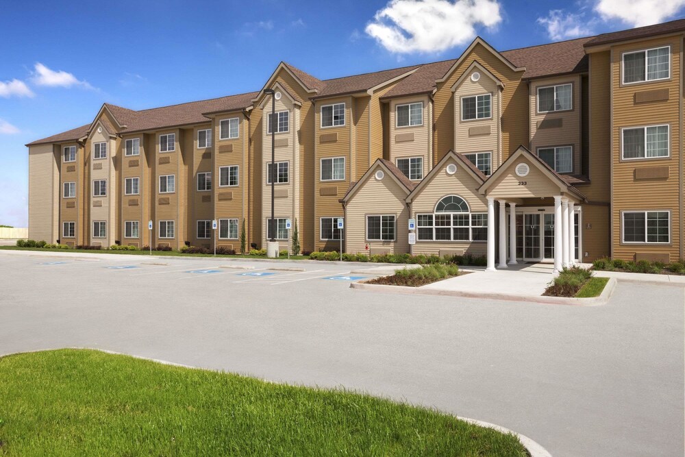Microtel Inn & Suites by Wyndham Kenedy Karnes City - featured photo