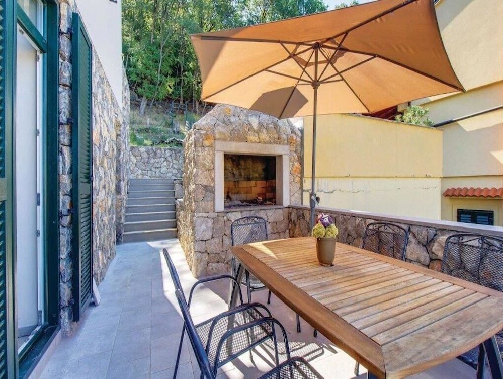 Cozy Apartment In Porozina With Wifi — 4-Star Luxury Hotel in Cres, Croatia