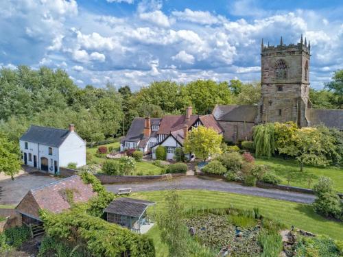 Lapley Manor Lodge — 4-Star Luxury Hotel in Stafford, United Kingdom