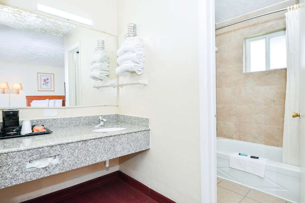 Americas Best Value Inn Lebanon MO - photo 16
