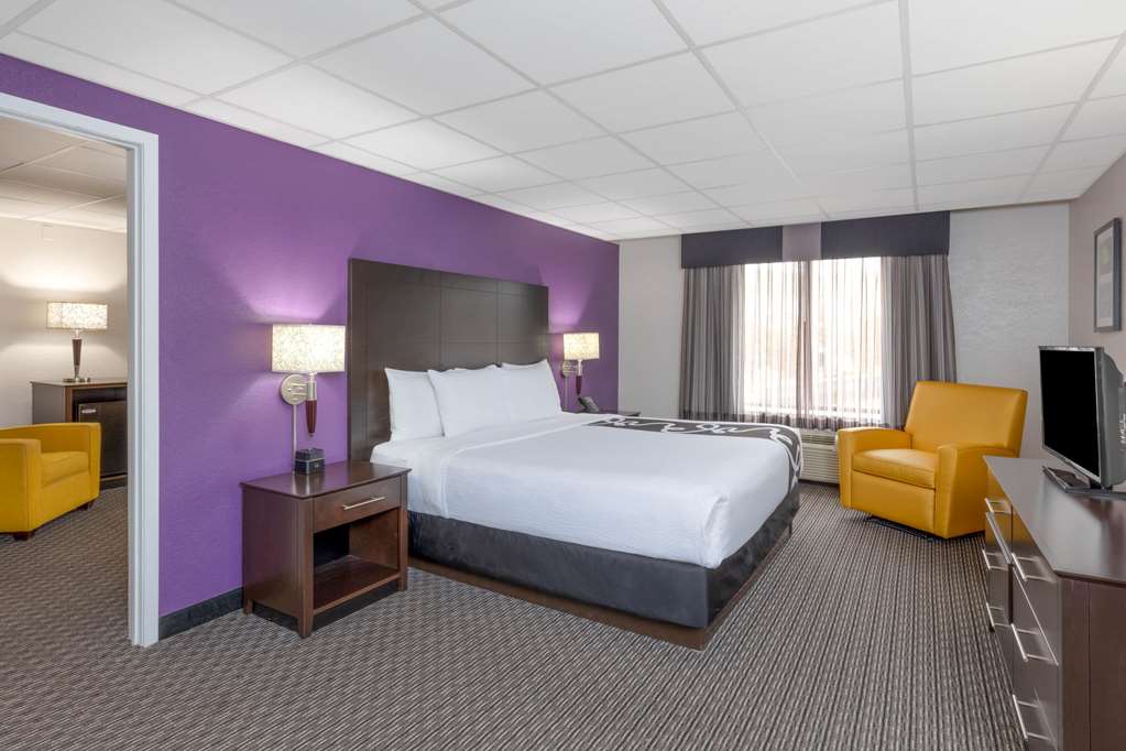 La Quinta Inn & Suites by Wyndham Clifton Rutherford - photo 23