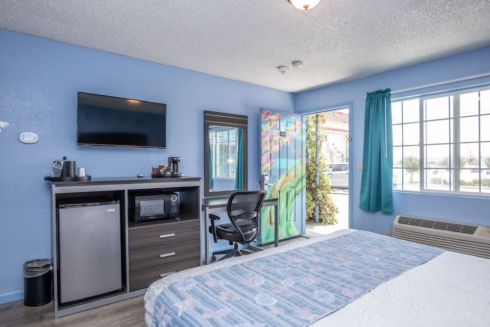 Aqua Breeze Inn - photo 17