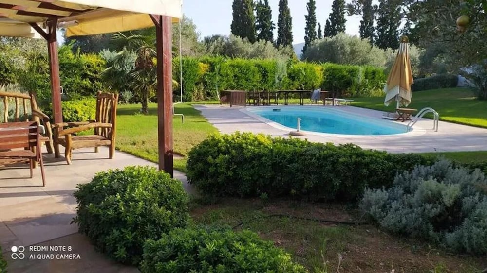 Luxurious 6 Bedroom Villa In a Great Location — 4-Star Luxury Hotel in Chalkida, Greece