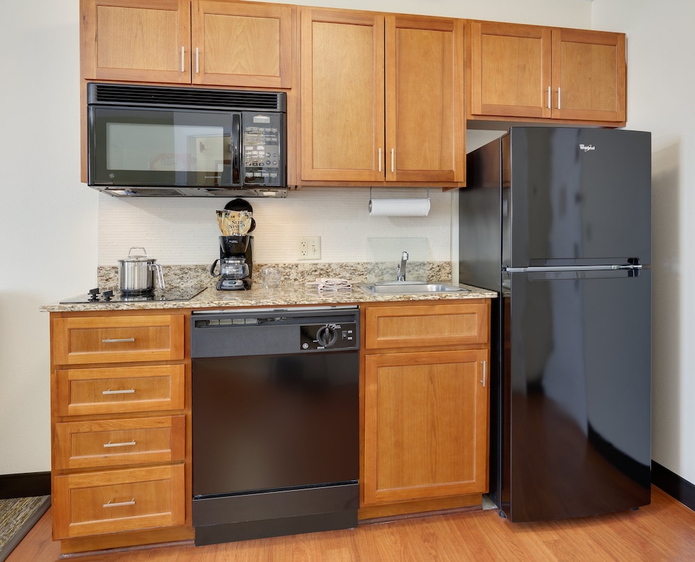 Candlewood Suites Salina by IHG - photo 14