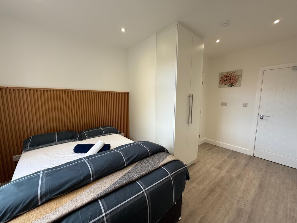 Moorfields Villa 21578590 — Eccles
