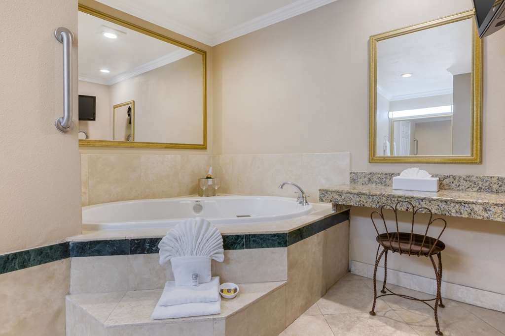 Best Western Plus Marina Shores Hotel - photo 55