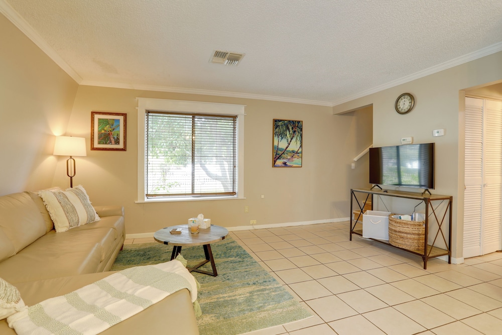 Seminole Townhome Easy Access to Beaches — 4-Star Luxury Hotel in Seminole, United States
