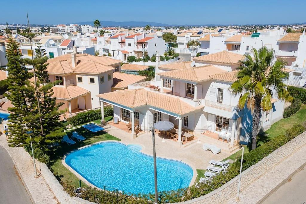 Villa Gale — 4-Star Luxury Hotel in Guia, Portugal