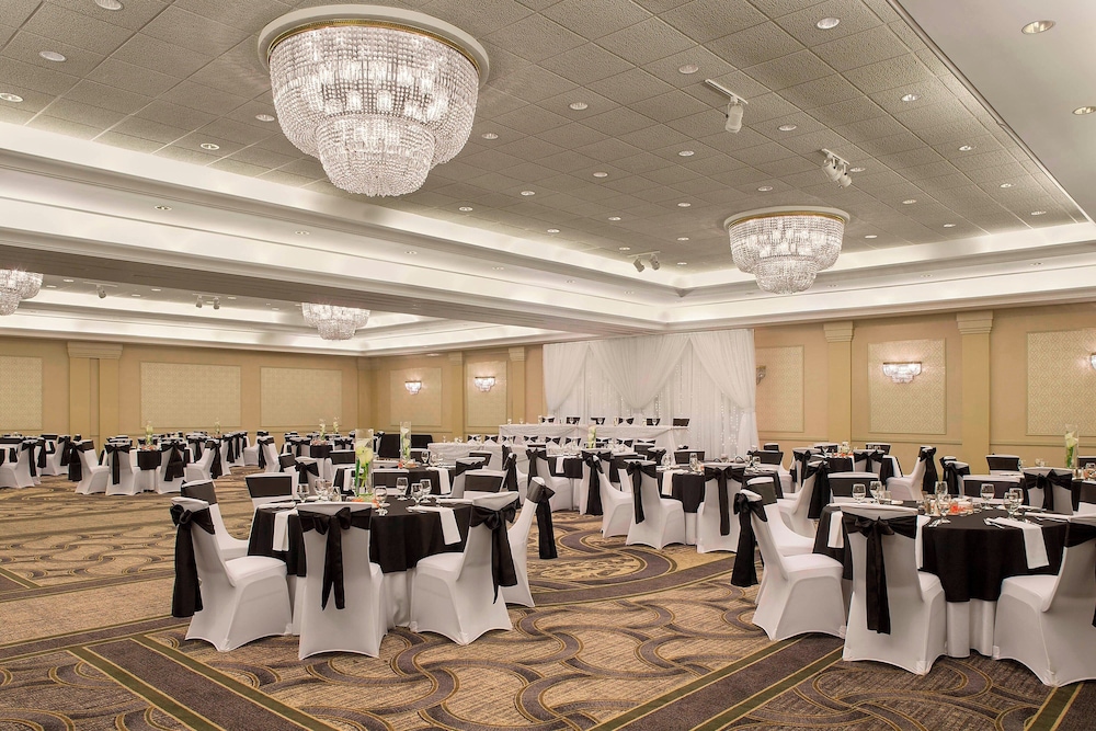 Sheraton Suites Akron Cuyahoga Falls - photo 4