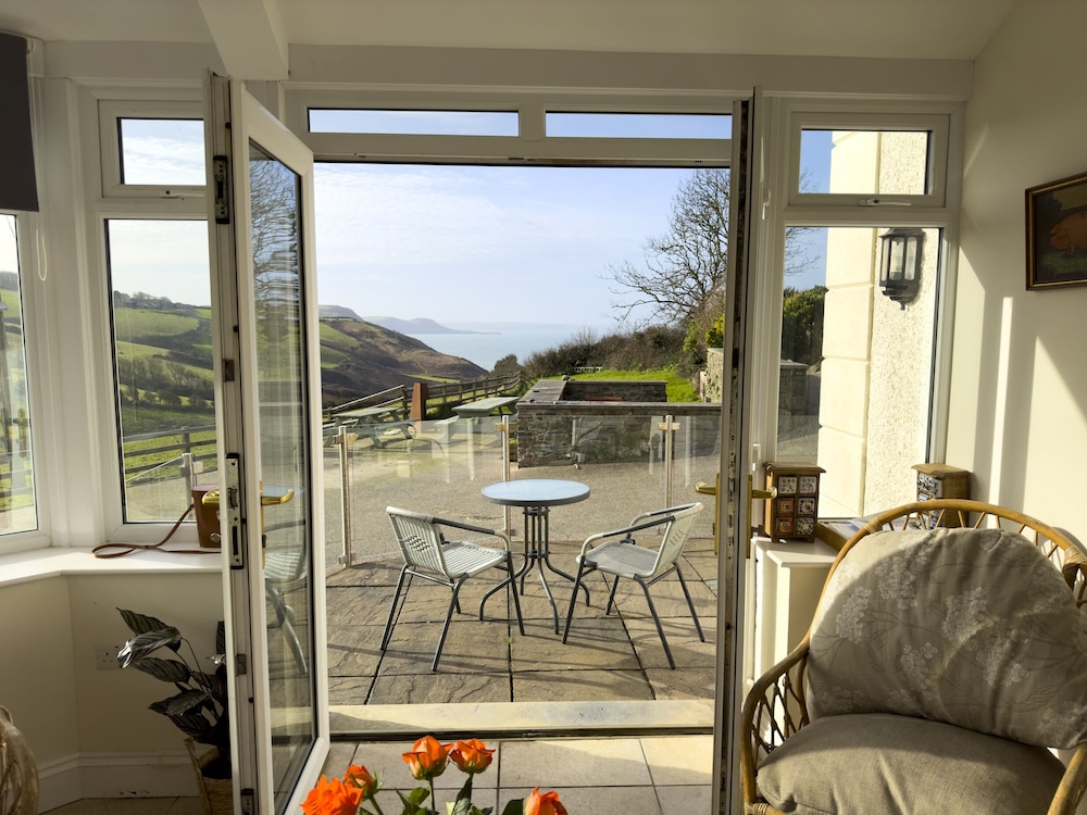 Crogal Farmhouse — 4-Star Luxury Hotel in New Quay, United Kingdom